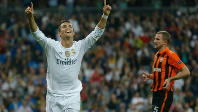 CR7 celebra uno de sus tres goles frente al Shakhtar Donetsk 