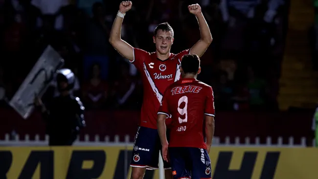 Furch festeja su gol contra Puebla