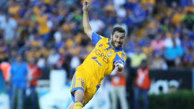 Gignac dispara a gol en el 'Volcán'