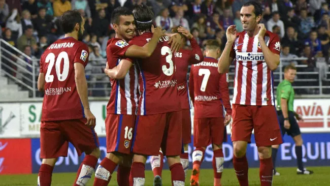 Jugadores del Atlético de Madrid festejan gol de Correa