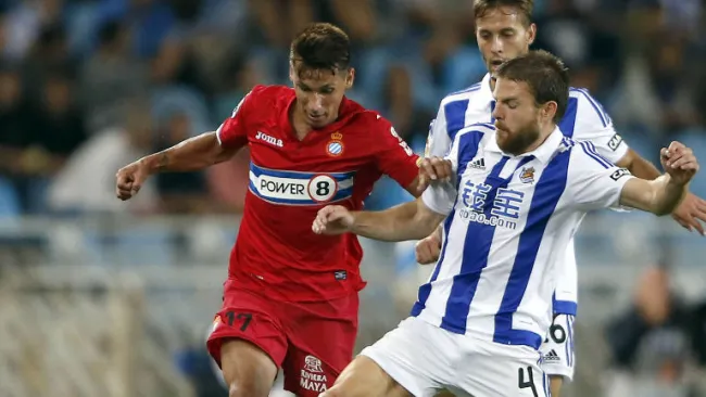 Illarramendi busca el balón en juego contra el Espanyol