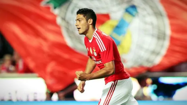 Raúl Jiménez, en un encuentro del Benfica