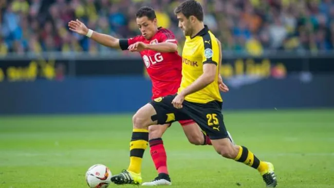Chicharito, en juego contra el Borussia Dortmund