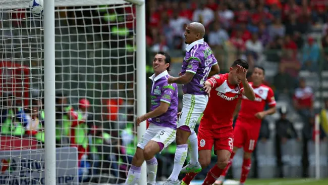 Momento en que Rodríguez manda el balón al fondo