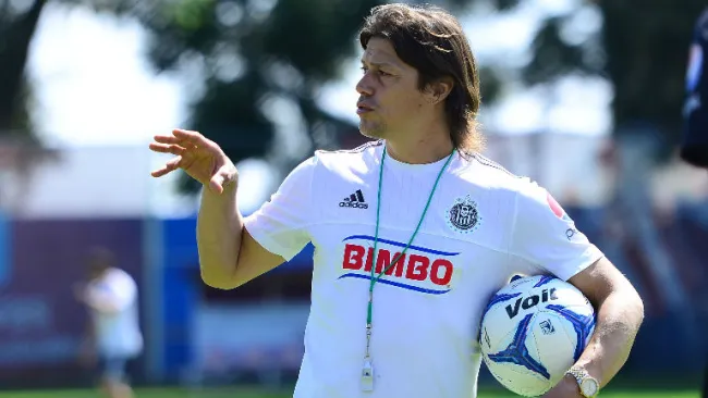 Almeyda da indicaciones en entrenamiento de Chivas