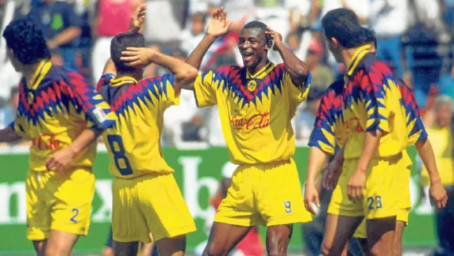 Biyik celebra con del Olmo uno de los goles del Clásico