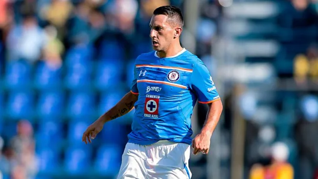 Chaco Giménez en un partido de Cruz Azul