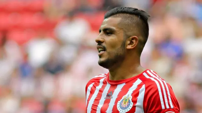 Miguel Ponce en partido con Chivas