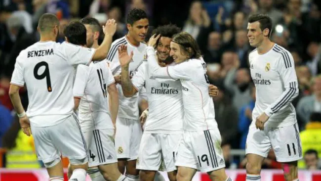 Los futbolistas del Real Madrid celebrando un gol