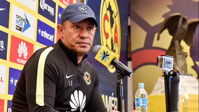 Nacho Ambriz, en conferencia de prensa