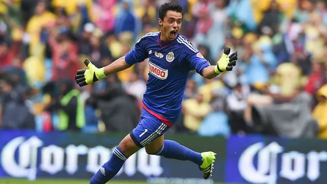 Toño festeja tras el triunfo