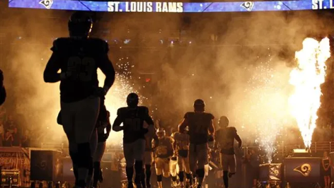 Momento en que los jugadores de Carneros saltan al terreno de juego