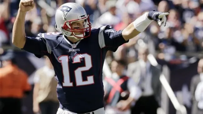 Brady festeja tras un pase de touchdown 
