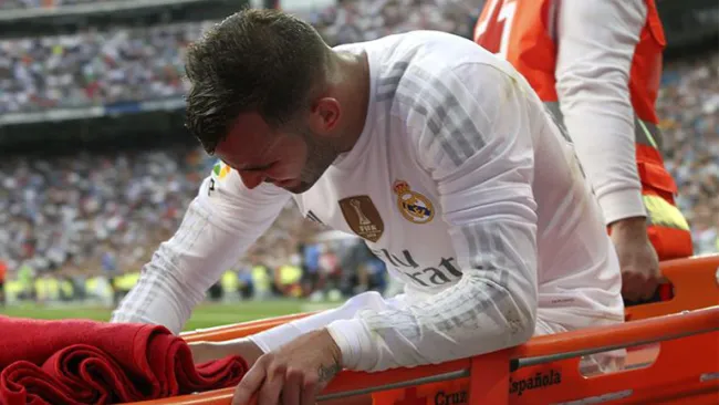 Jesé sale del campo lesionado