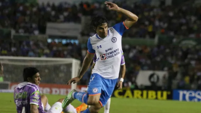 Jorge Benítez en un partido de Cruz Azul