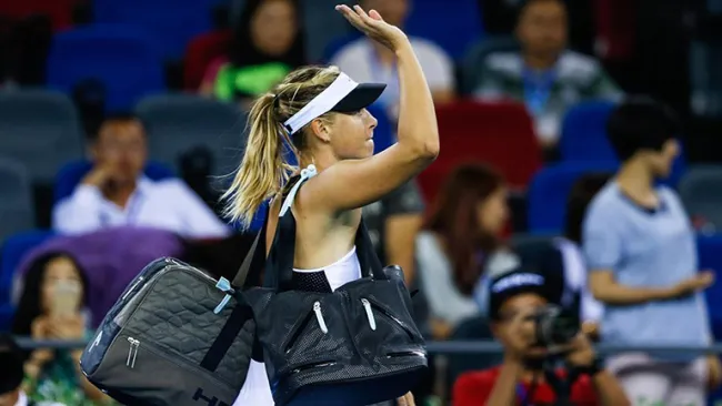 Sharapova se despide del público en el Abierto de Wuhan