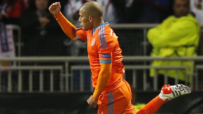 Feghouli celebra su gol contra el Lyon