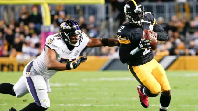 Vick se escapa con el ovoide contra Baltimore