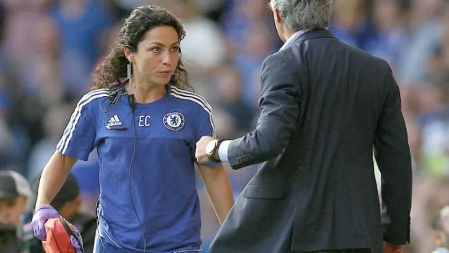 Eva Carneiro en plena discusión con Mourinho