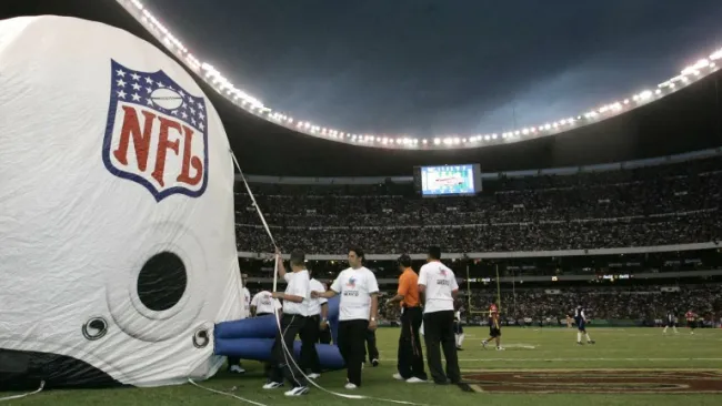 El estadio Azteca durante un partido de NFL en 2005