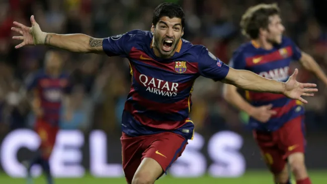 Suárez festeja tras anotar con el Barcelona