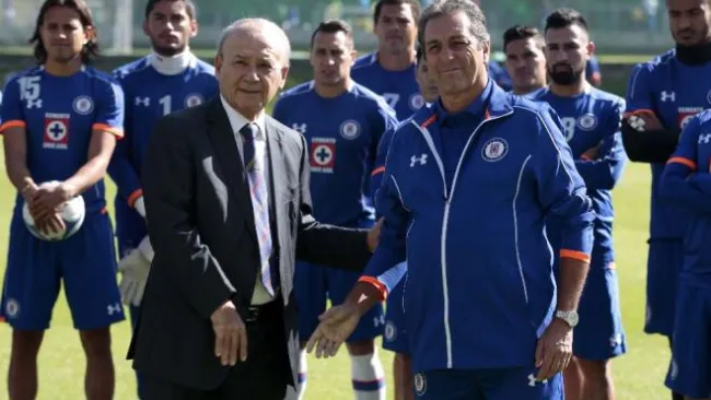 Álvarez presentando a Tomás Boy en La Noria