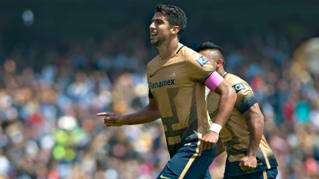 Lalo Herrera festeja un gol