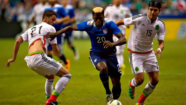 Flores y Mier en un partido del Tri frente a EU