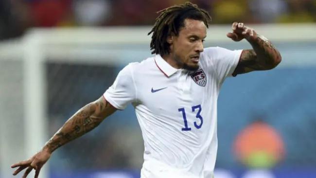 Jermaine Jones conduce el balón en juego de Brasil 2014