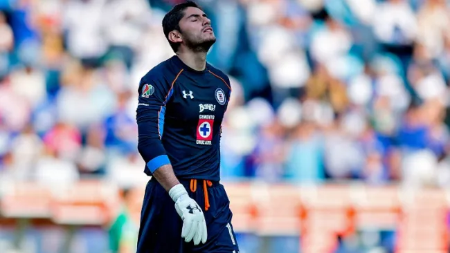 Jesús Corona se lamenta tras un partido