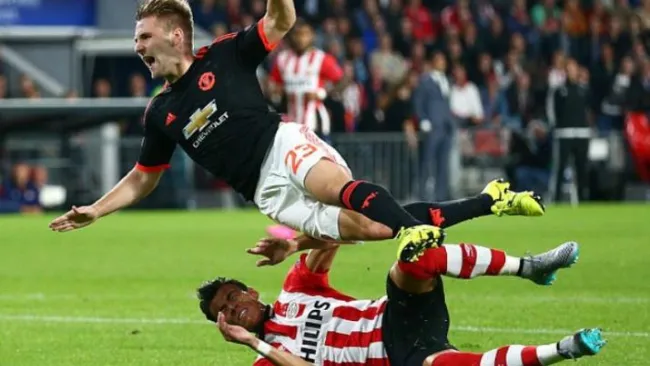 Moreno durante la barrida que lesionó a Shaw