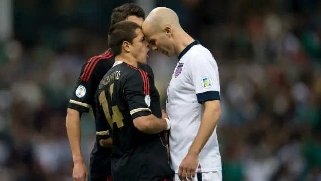 Chicharito y Bradley se encaran en un partido