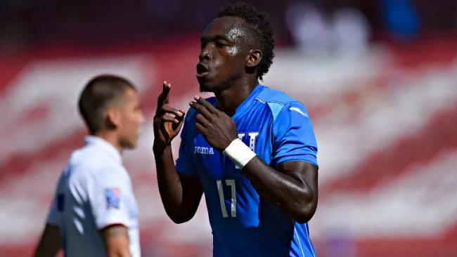 Albert Elis festeja el segundo gol de Honduras