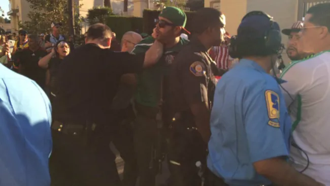 Aficionados de México se encaran con la policía de Estados Unidos