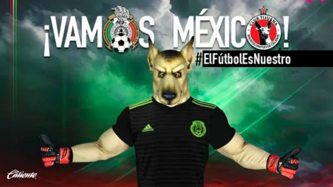 Mascota de los Xolos con la camiseta del Tri