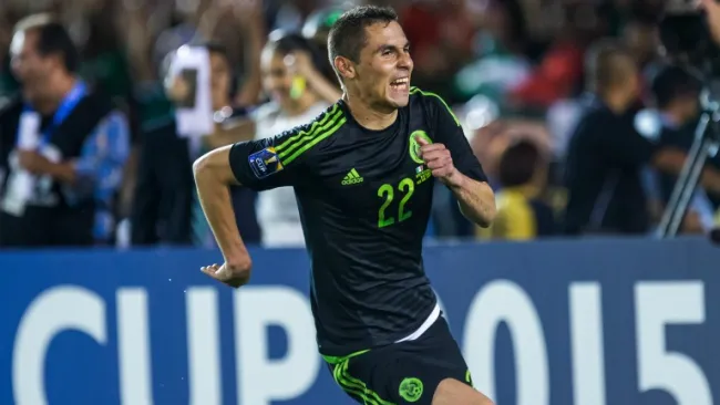 Paul Aguilar festeja su gol 