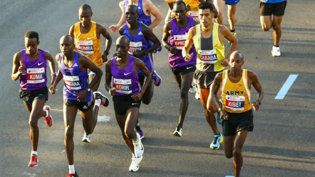 Los corredores luchan por un lugar en el podio