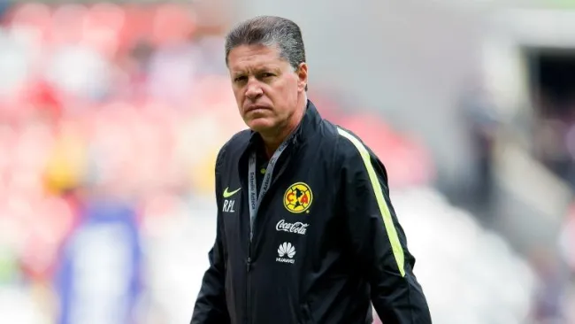 Ricardo Peláez, durante un juego de América