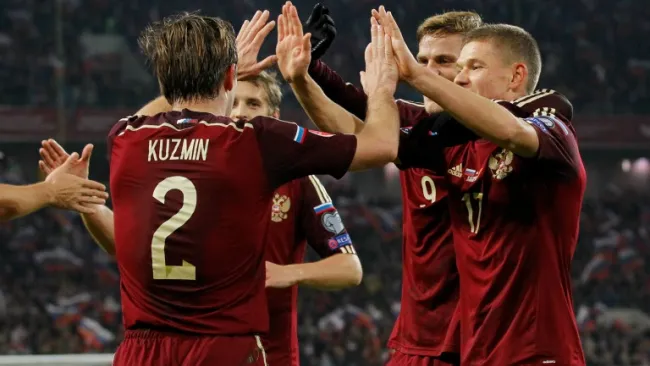 Jugadores rusos festejando su boleto para la Euro