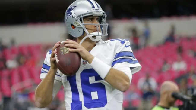 Matt Cassel calienta previo a un partido