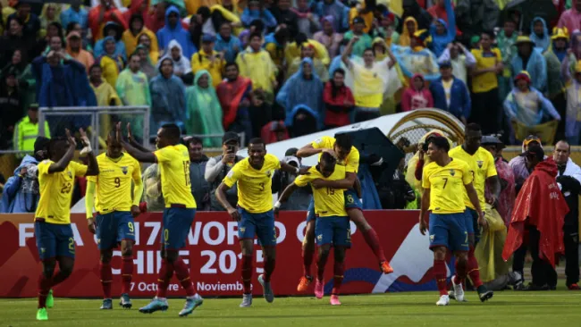 Los ecuatorianos festejan un gol