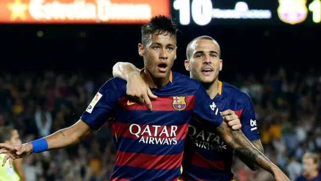 Neymar celebra un gol marcado por él