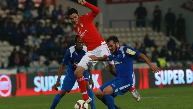 Raúl Jiménez en un partido con el Benfica en Copa
