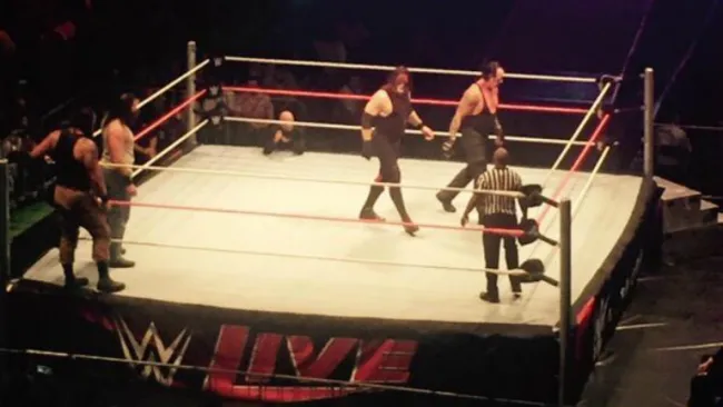 Kane y Taker durante el combate en Mérida