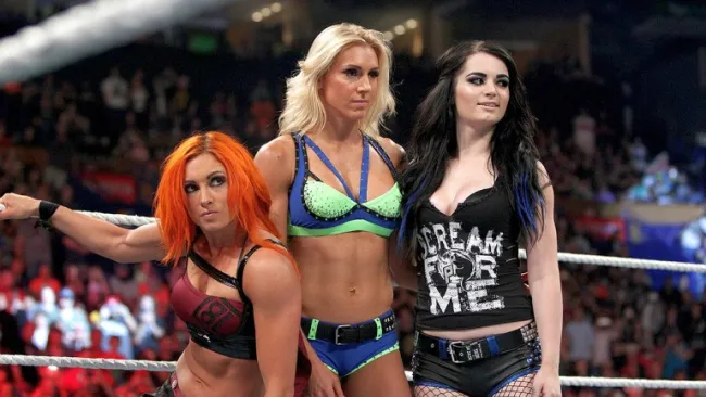 Paige, Charlotte y Becky Lynch, antes de una lucha
