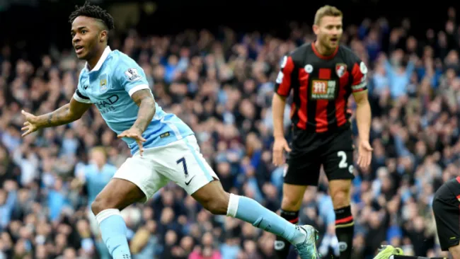 Raheem Sterling festeja un gol con el Manchester City