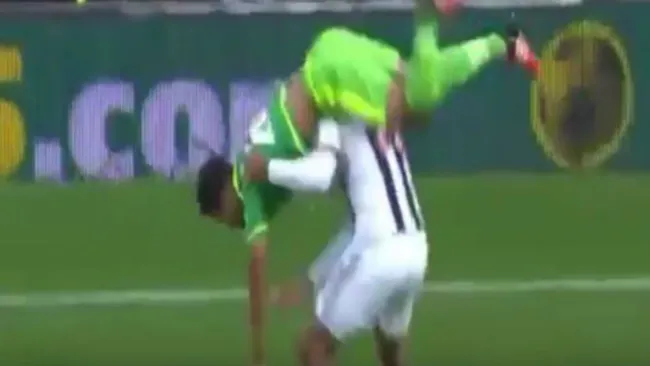 Salomón Rondón salva a DeAndre Yedlin