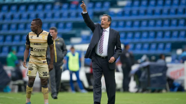 Tomás Boy da indicaciones en juego contra Dorados 