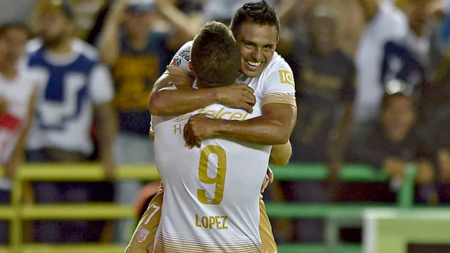 Javier Cortés festeja su gol contra León