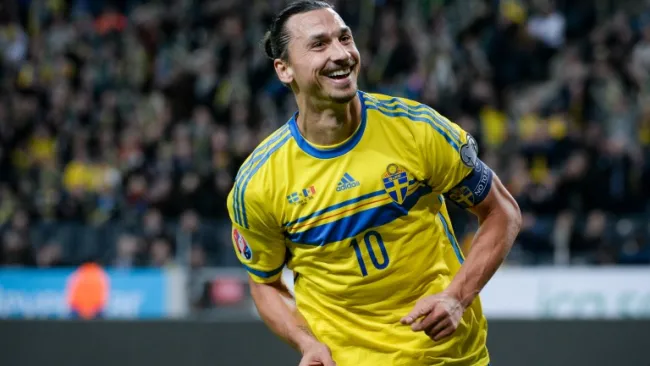 Ibrahimovic celebra un gol con Suecia